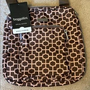 Baggallini prance crossbody purse